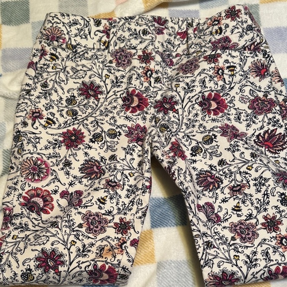 LOFT  riviera pant Floral Print Capris - Black, Pink, White size 0P